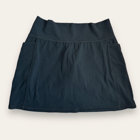 Athleta Pants - Athleta Salutation Stash Pocket 16.5” Skort Black sz Large